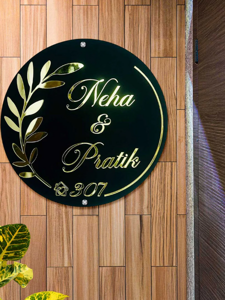 Personalized Round Black & Gold Acrylic Name Plate Jolly Gifts And Arts