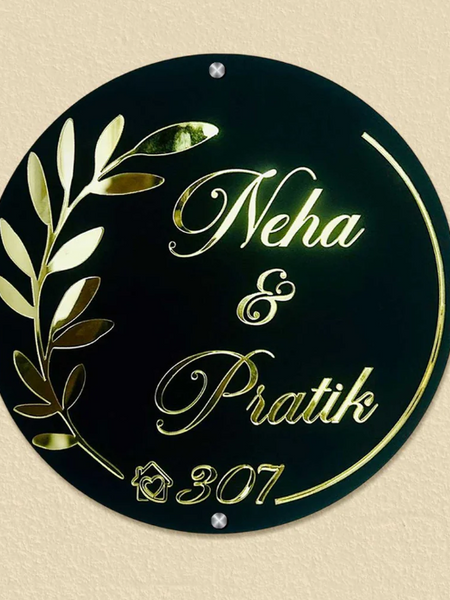 Personalized Round Black & Gold Acrylic Name Plate Jolly Gifts And Arts